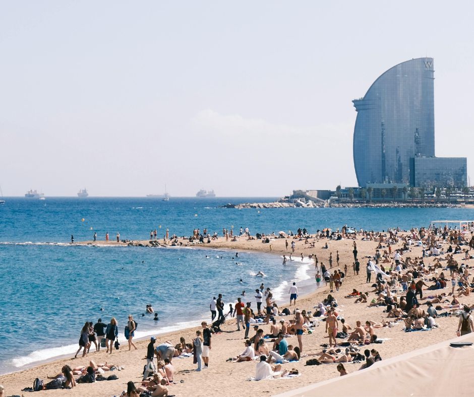 Barcelona in July: Beach Beats, Open-Air Art and Nightlife Magic