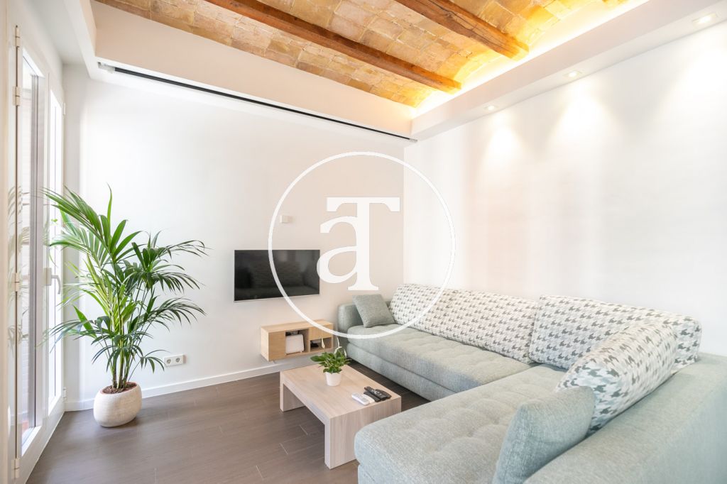 Bright, furnished and equipped apartment in Eixample Esquerra 1
