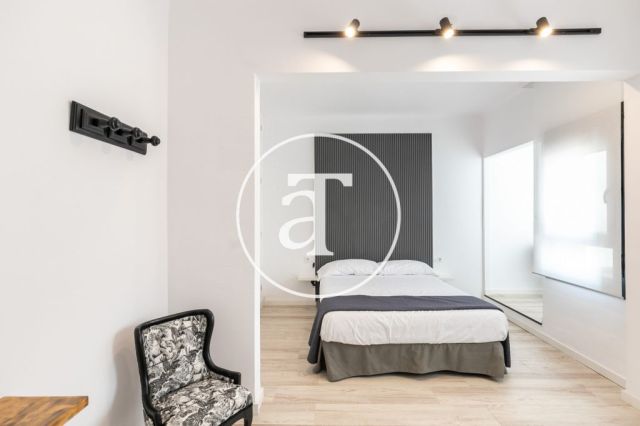 Ático de alquiler temporal con 3 habitaciones dobles y terraza en Sant Andreu 29