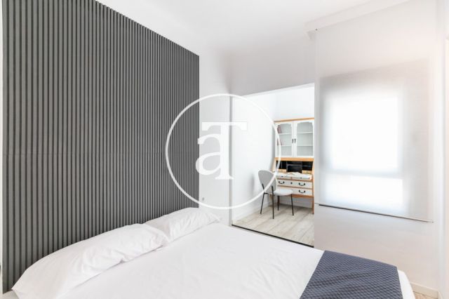 Ático de alquiler temporal con 3 habitaciones dobles y terraza en Sant Andreu 35