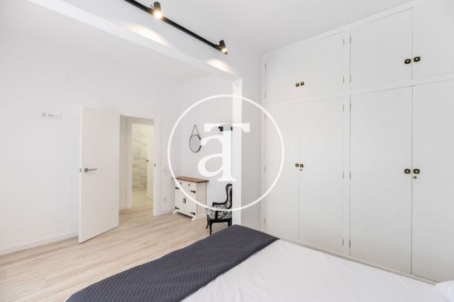 Ático de alquiler temporal con 3 habitaciones dobles y terraza en Sant Andreu 34