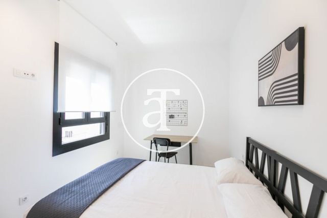 Ático de alquiler temporal con 3 habitaciones dobles y terraza en Sant Andreu 38