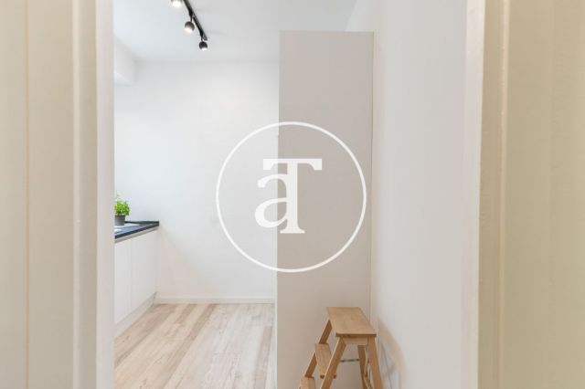 Ático de alquiler temporal con 3 habitaciones dobles y terraza en Sant Andreu 44