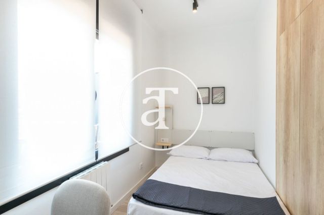 Ático de alquiler temporal con 3 habitaciones dobles y terraza en Sant Andreu 40