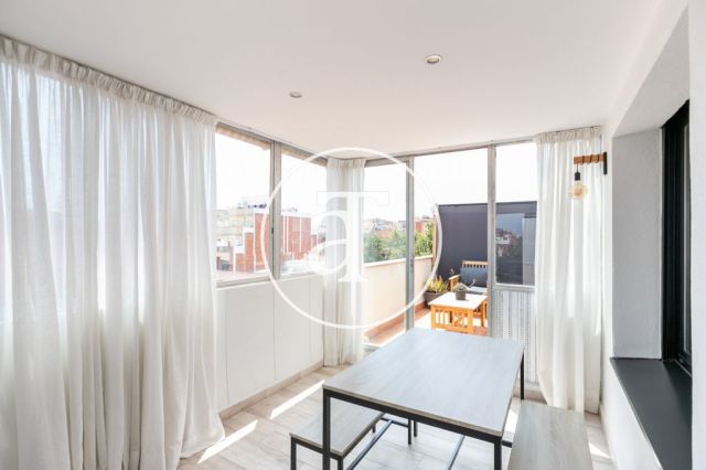 Ático de alquiler temporal con 3 habitaciones dobles y terraza en Sant Andreu 17