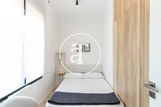 Ático de alquiler temporal con 3 habitaciones dobles y terraza en Sant Andreu 41