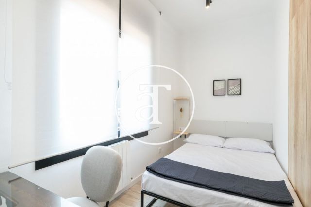 Ático de alquiler temporal con 3 habitaciones dobles y terraza en Sant Andreu 42