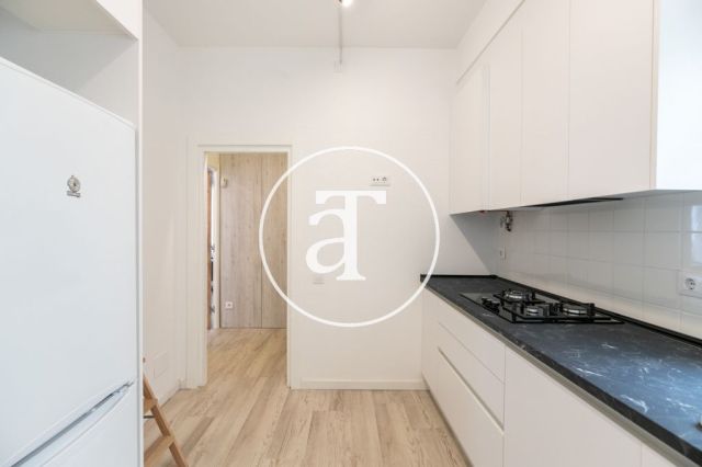 Ático de alquiler temporal con 3 habitaciones dobles y terraza en Sant Andreu 26