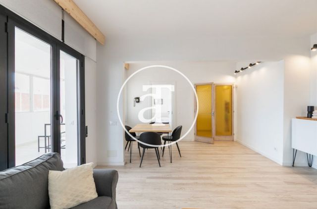 Ático de alquiler temporal con 3 habitaciones dobles y terraza en Sant Andreu 12