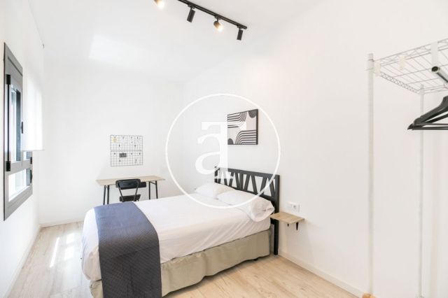 Ático de alquiler temporal con 3 habitaciones dobles y terraza en Sant Andreu 37