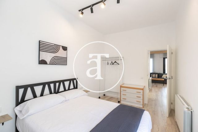 Ático de alquiler temporal con 3 habitaciones dobles y terraza en Sant Andreu 39