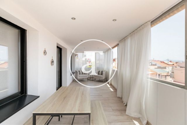 Ático de alquiler temporal con 3 habitaciones dobles y terraza en Sant Andreu 18
