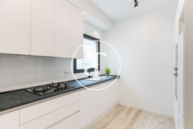 Ático de alquiler temporal con 3 habitaciones dobles y terraza en Sant Andreu 27