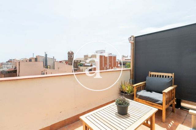 Ático de alquiler temporal con 3 habitaciones dobles y terraza en Sant Andreu 22