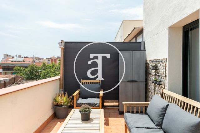 Ático de alquiler temporal con 3 habitaciones dobles y terraza en Sant Andreu 21