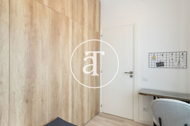 Ático de alquiler temporal con 3 habitaciones dobles y terraza en Sant Andreu 43