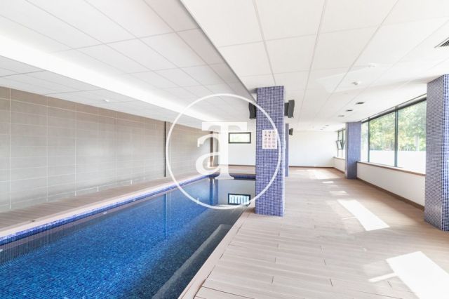 Location temporaire d'un appartement avec 2 chambres, studio et piscine chauffée à Plaza Europa 2