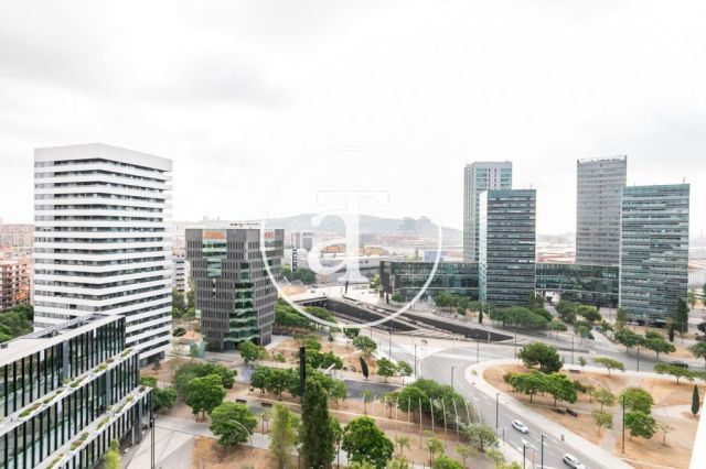 Location temporaire d'un appartement avec 2 chambres, studio et piscine chauffée à Plaza Europa 11