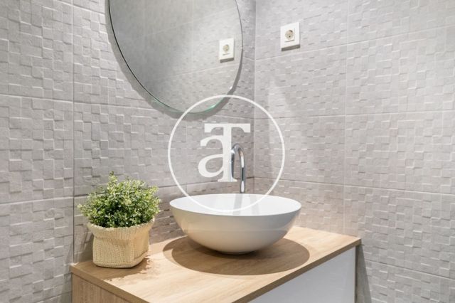 Location temporaire d'un appartement avec 2 chambres, studio et piscine chauffée à Plaza Europa 34