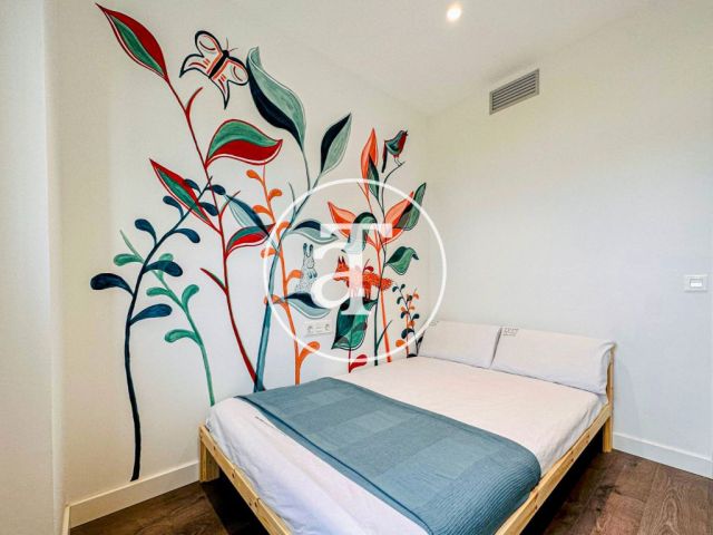 Location temporaire d'un appartement avec 2 chambres, studio et piscine chauffée à Plaza Europa 26