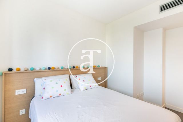 Location temporaire d'un appartement avec 2 chambres, studio et piscine chauffée à Plaza Europa 22