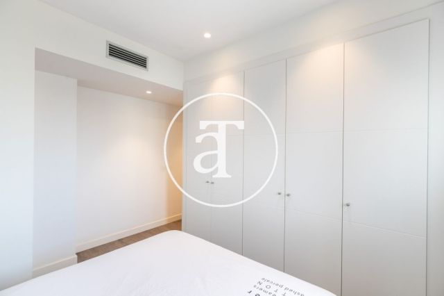 Location temporaire d'un appartement avec 2 chambres, studio et piscine chauffée à Plaza Europa 23