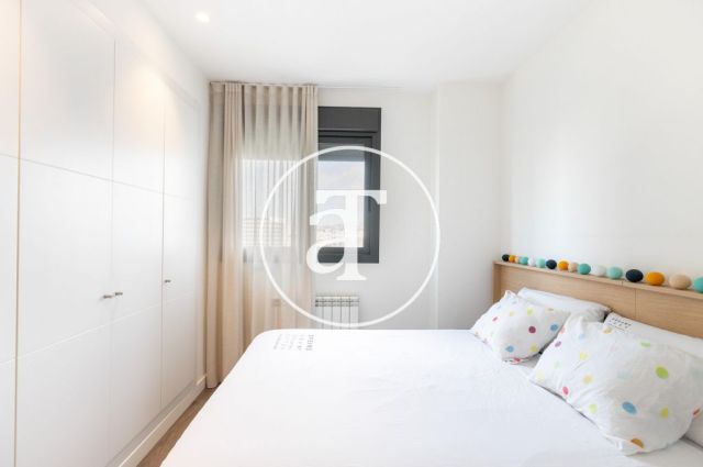 Location temporaire d'un appartement avec 2 chambres, studio et piscine chauffée à Plaza Europa 21
