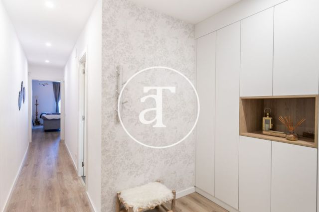 Monthly rental apartment with one bedroom close to the Bogatell station. 26