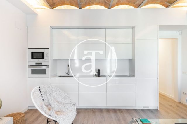 Monthly rental apartment with one bedroom close to the Bogatell station. 15