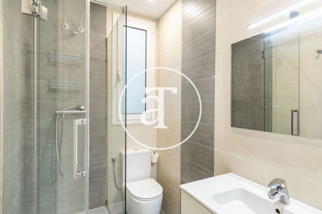 Monthly rental apartment with one bedroom close to the Bogatell station. 25