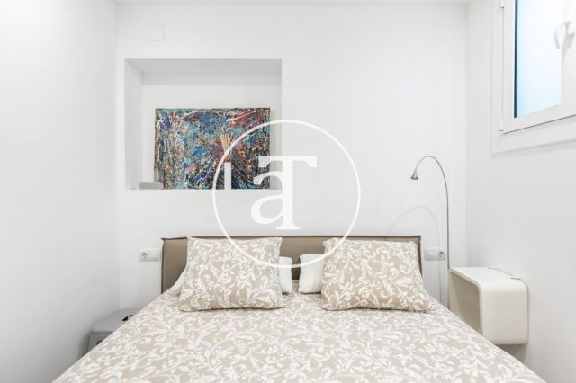 Monthly rental apartment with one bedroom close to the Bogatell station. 19
