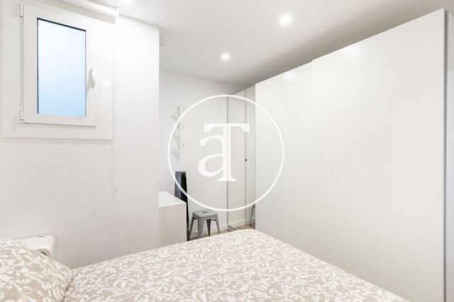 Monthly rental apartment with one bedroom close to the Bogatell station. 21