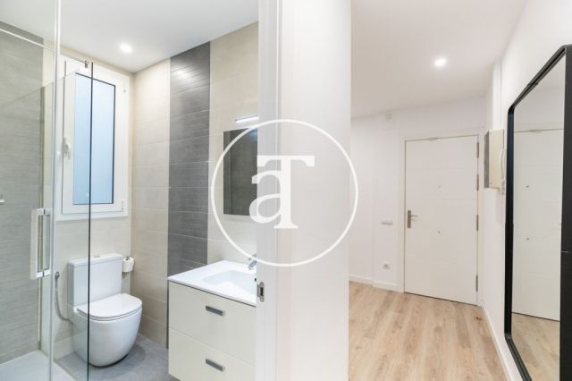 Monthly rental apartment with one bedroom close to the Bogatell station. 24