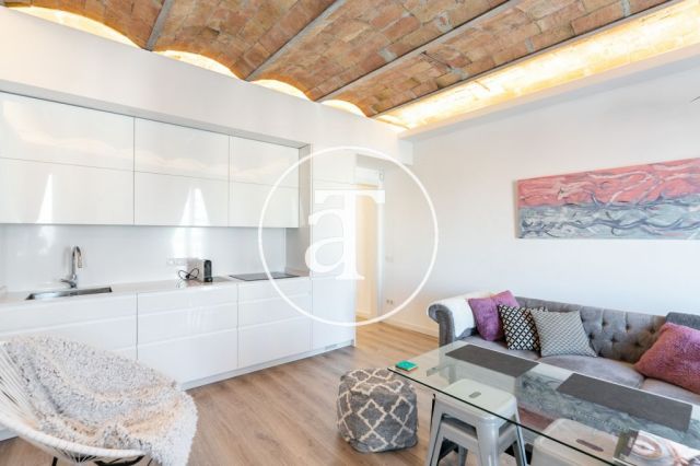 Monthly rental apartment with one bedroom close to the Bogatell station. 14