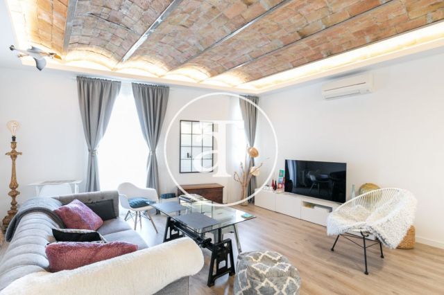 Monthly rental apartment with one bedroom close to the Bogatell station.