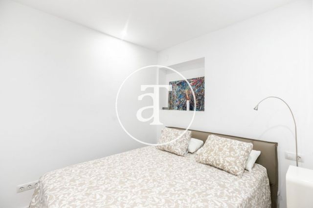 Monthly rental apartment with one bedroom close to the Bogatell station. 18