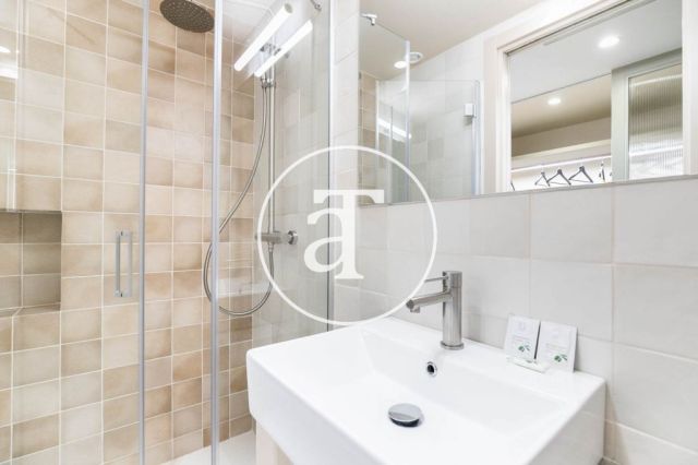Brand new monthly rental apartment with 2 bedrooms and terrace close to the station Llacuna. 27