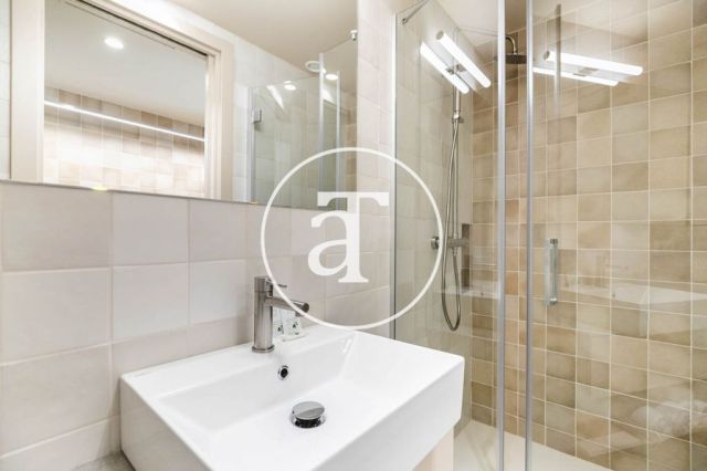Brand new monthly rental apartment with 2 bedrooms and terrace close to the station Llacuna. 23