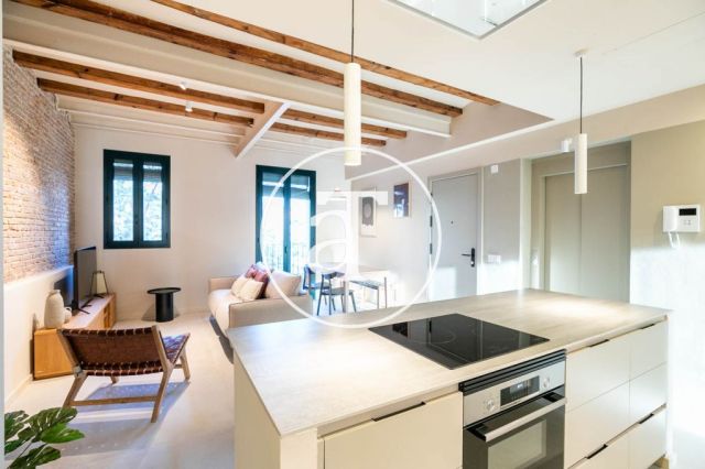 Brand new monthly rental apartment with 2 bedrooms and terrace close to the station Llacuna. 4