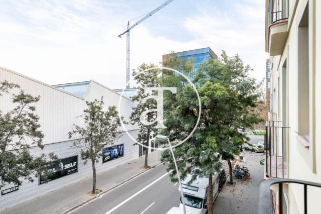Brand new monthly rental apartment with 2 bedrooms and terrace close to the station Llacuna. 31