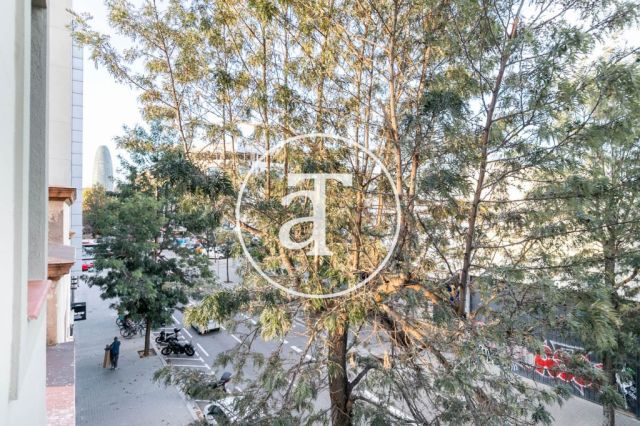 Brand new monthly rental apartment with 2 bedrooms and terrace close to the station Llacuna. 30