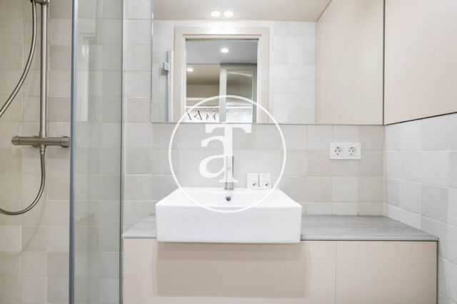 Brand new monthly rental apartment with 2 bedrooms and terrace close to the station Llacuna. 25