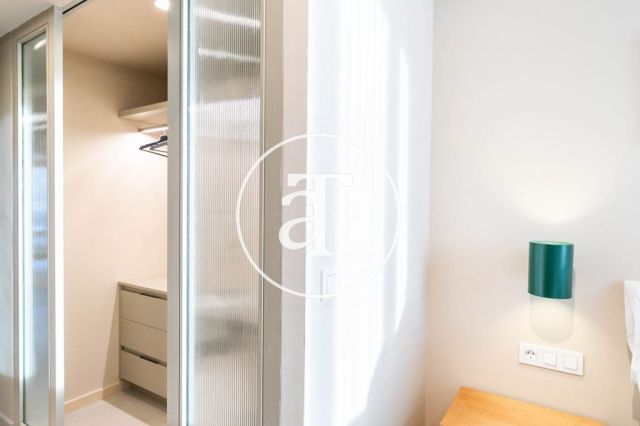 Brand new monthly rental apartment with 2 bedrooms and terrace close to the station Llacuna. 26