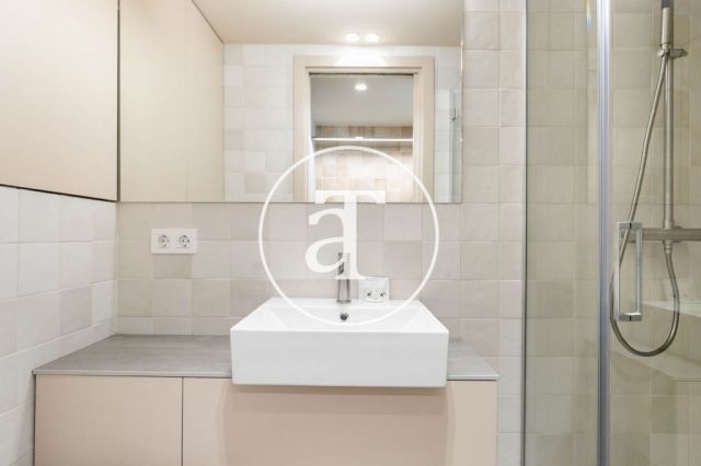 Brand new monthly rental apartment with 2 bedrooms and terrace close to the station Llacuna. 22