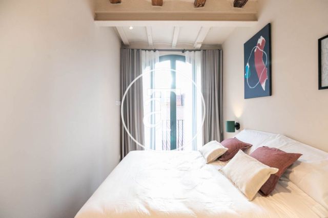 Piso de alquiler temporal de estreno de 2 habitaciones y terraza a un paso de la estación Llacuna 19