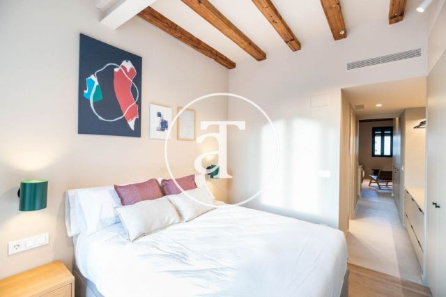 Piso de alquiler temporal de estreno de 2 habitaciones y terraza a un paso de la estación Llacuna 14
