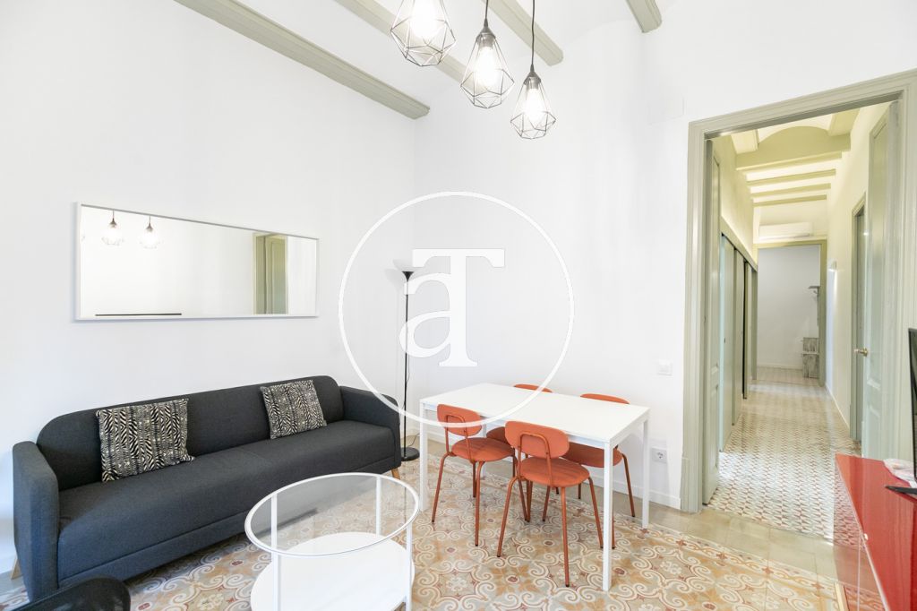 Brand new temporary rental apartment with 3 bedrooms and terrace, steps from the Sagrada Familia.