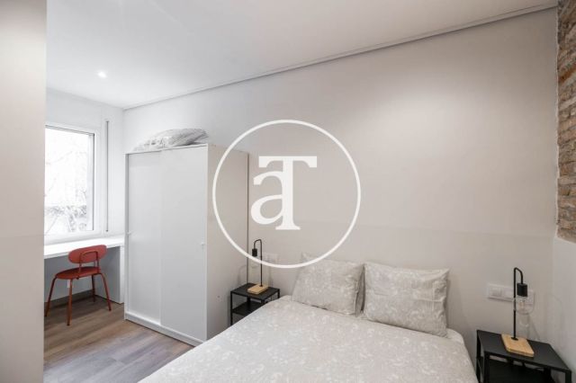 Monthly rental apartment with 3 bedrooms and terrace in El Clot 23
