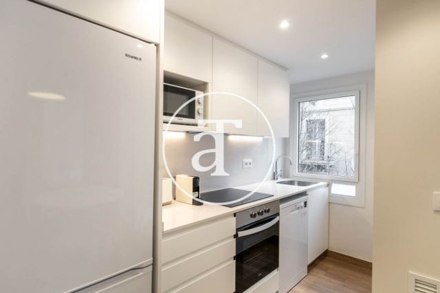 Monthly rental apartment with 3 bedrooms and terrace in El Clot 13