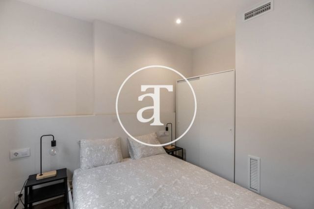 Monthly rental apartment with 3 bedrooms and terrace in El Clot 17